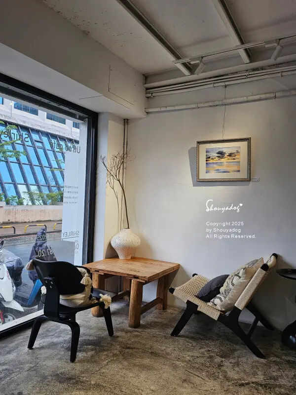 ▲信義區咖啡廳推薦！Utroo café 寓所咖啡主打嫩滑多汁的日式唐揚炸雞飯。(攝影：部落客 shouyadog)