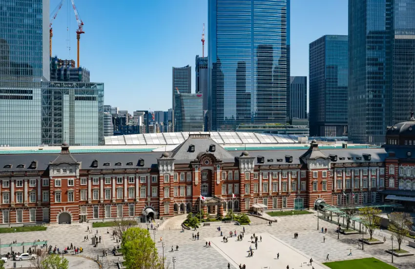 ▲東京車站不只是日本重要的交通樞紐，其古色古香的特色建築也吸引大批觀光客爭相前往。