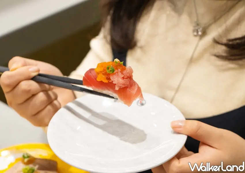 ▲必點黑鮪三重奏層次分明，細膩鮪魚泥搭配濃郁海膽，一口滿足海味渴望。