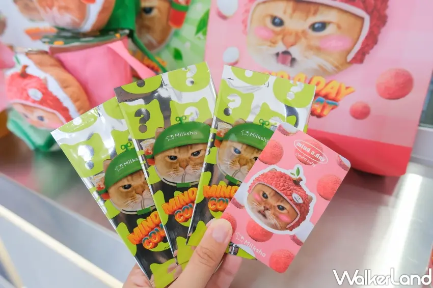 ▲迷客夏推出荔枝系列新品活動，購買指定飲品可獲得迷之喵盲袋貼紙，增加收藏樂趣。（攝影：張人尹）