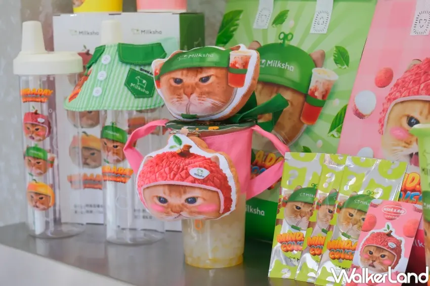 ▲迷客夏推出多款聯名加價購商品，包含環保杯與飲料袋等日常實用配件。（攝影：張人尹）