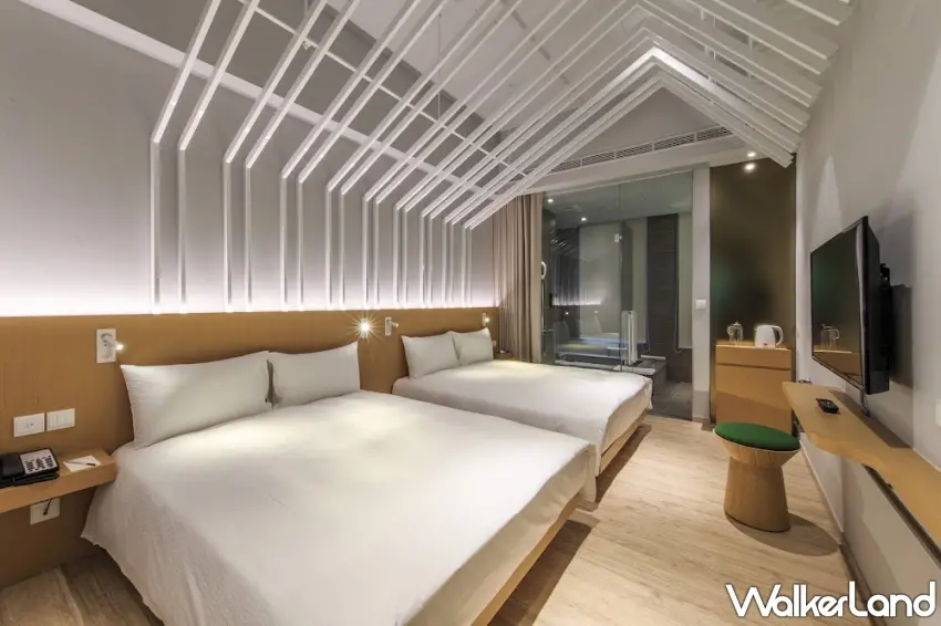 ▲明星商品雲朗聯合住宿券維持2200元抗漲價，持單張券即可入住翰品酒店高雄或兆品酒店嘉義並享雙人早餐，加價400元亦可選擇入住品文旅礁溪文漾家庭房 。圖／雲朗觀光提供；窩客島編輯李維唐整理