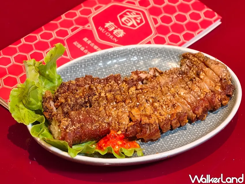 ▲點「有春茶館」手路菜系列套餐，則可以80元優惠價加購整份椒鹽燒肉。(攝影：楊婷雅)