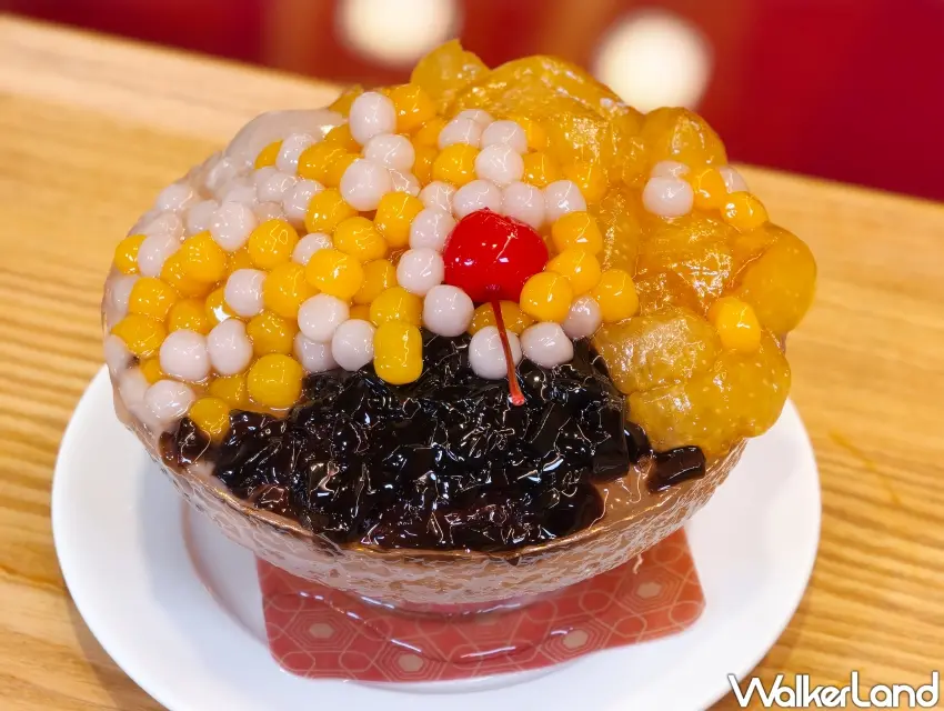 ▲「蜜糖梗粽冰」為「有春茶館」熱門甜點之一，配料豐富、沁涼消暑。（攝影：楊婷雅）