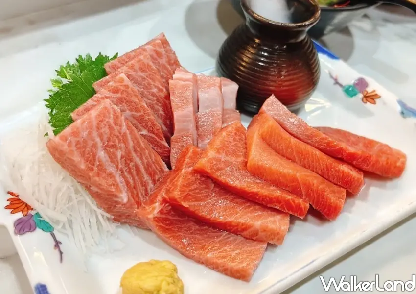 ▲搭高鐵遊屏東吃黑鮪魚，東港華僑市場必吃鮮美腹肉生魚片，入口即化的頂級海味。