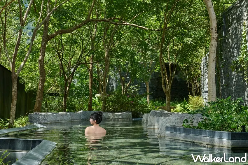 ▲在大自然綠意與潺潺流水聲環抱下的露天溫泉，提供旅客深度放鬆的身心體驗。 圖／虹夕諾雅 谷關提供；窩客島整理