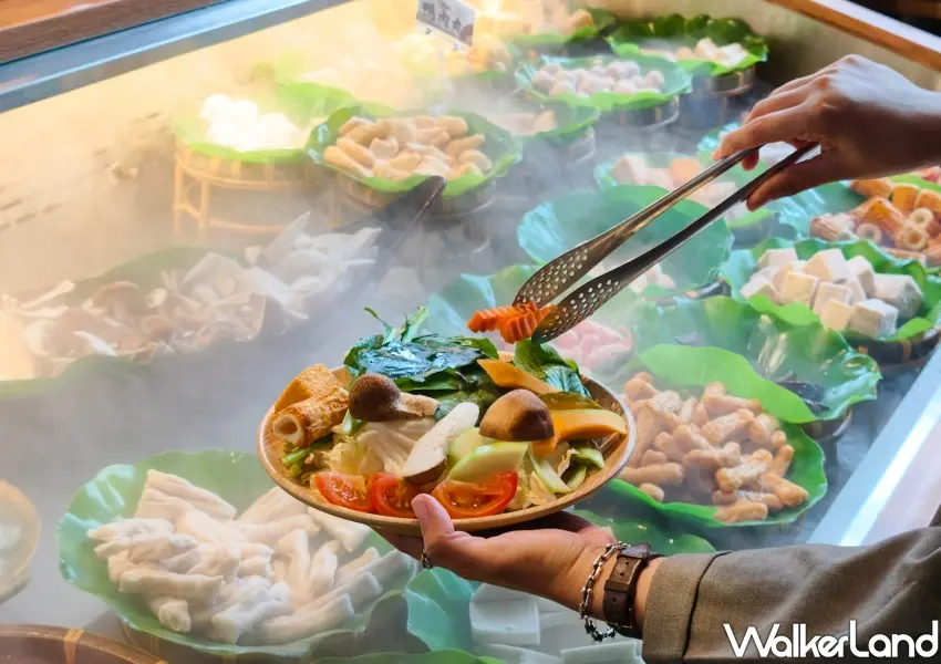 ▲想吃什麼就夾什麼，泰滾mini個人鍋首創的吃到飽新型態讓用餐自由度大幅提升。(攝影：鄭雅之)