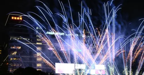 新莊煙火秀帶媽媽來嗨！宏匯廣場300秒煙火點亮新莊，豪華露營券免費送。