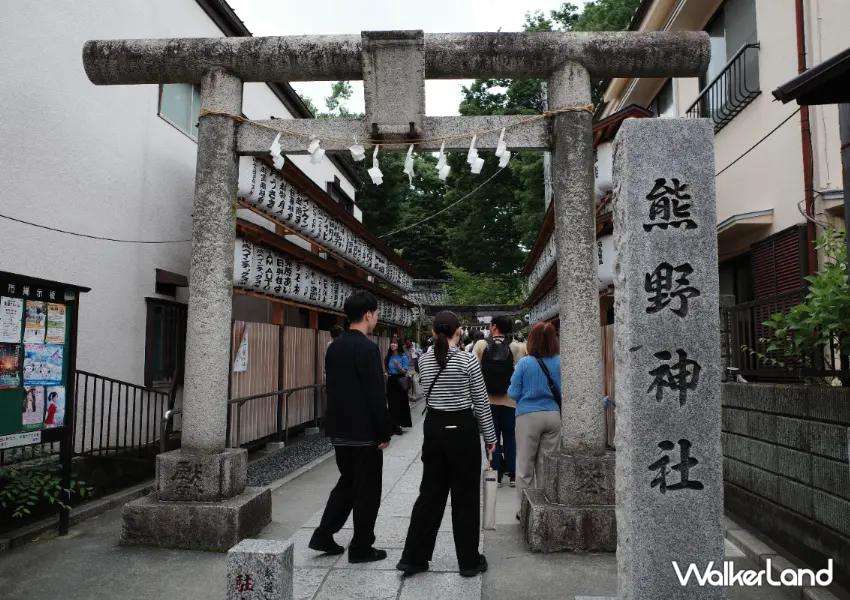 ▲川越「熊野神社」以開運、招財聞名，不只能體驗「洗錢」祈求財運與好運勢，熱鬧又有趣的參拜方式，也讓現場的人潮總是絡繹不絕。