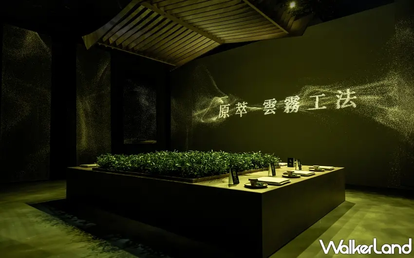 ▲《原萃雲霧茶境》展覽運用日式氛圍的空間設計，為消費者打造愜意品茶的沉浸式場域。圖／可口可樂公司提供；窩客島編輯李維唐整理
