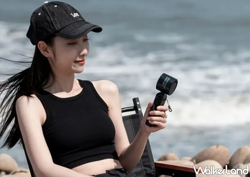 ▲ADAMOUTDOOR AI手持冰能扇導入AI智慧語音功能，提供沉穩的工業風色系選擇。圖／台隆手創館提供；窩客島整理