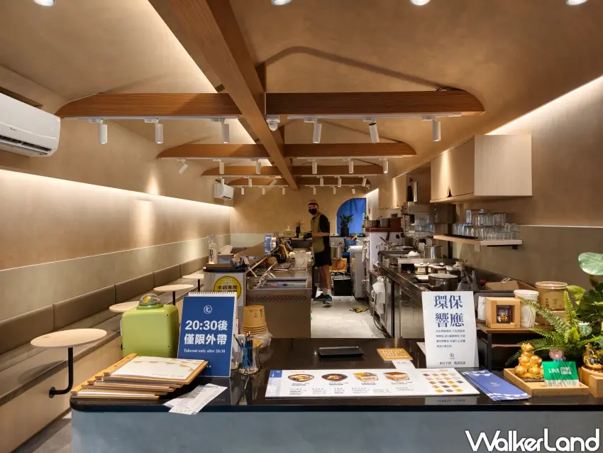 ▲「涼糧甜品」空間設計靈感源自「糧倉」概念，巧妙呼應店名。（攝影：楊婷雅）