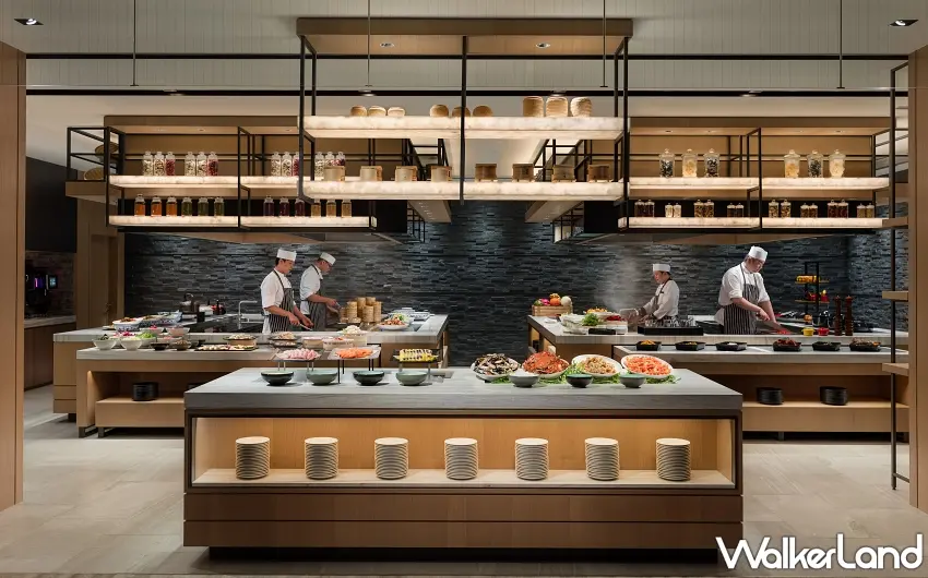 ▲台北國泰萬怡酒店MJ Kitchen匯集豐富的海鮮與異國料理,於旅展期間推出全面抗漲的自助餐券優惠 。圖/國泰飯店觀光事業提供;窩客島編輯李維唐整理