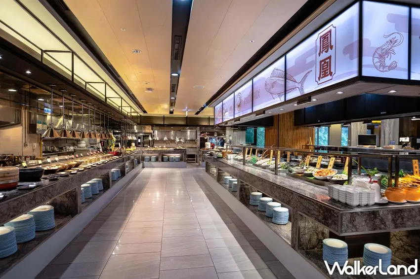 ▲長榮鳳凰酒店（礁溪）桂冠自助餐廳推出平日早午餐餐券優惠，集結多元中西料理與精緻熱食，並提供星巴克咖啡無限暢飲。春季線上旅展期間餐券優惠價768元，享買十送一，平均每張698元，輕鬆品味星級早午餐饗宴。