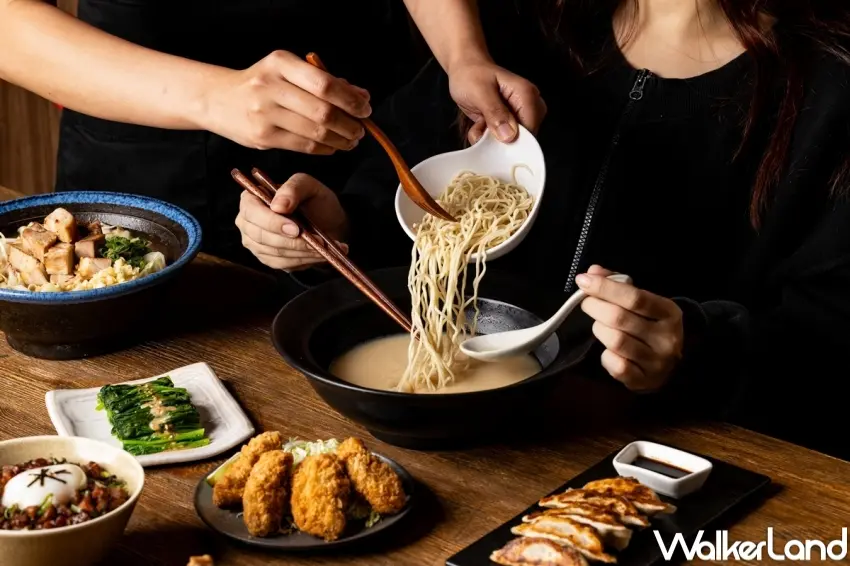 ▲樂麵屋岡山店同步提供日式小菜吃到飽與無限續細麵服務，成為店內話題亮點。