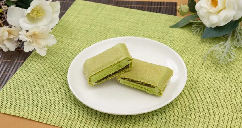 ▲內餡大量採用京都府產宇治抹茶中的「頭次茶(一番茶)」,展現出新芽才有的清爽香氣與回甘。