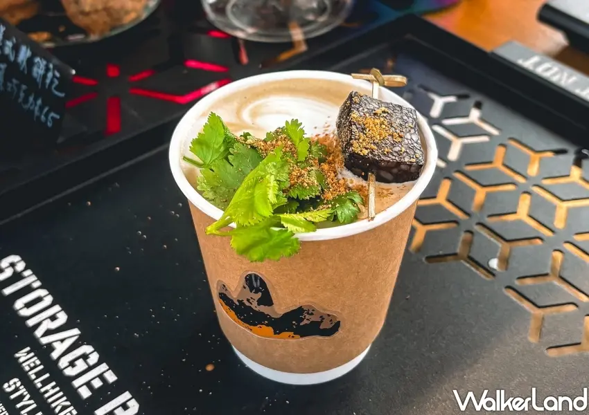 ▲誠品南西限時供應的特色飲品，將香菜拿鐵與炙燒花生粉豬血糕結合，呈現中山區主題市集創意。