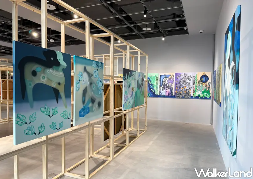 ▲3樓UNCANNY展區《她們的房間》集結15位女性藝術家，展出近百件平面繪畫、立體雕塑與陶作等作品。(攝影：鄭亦庭)