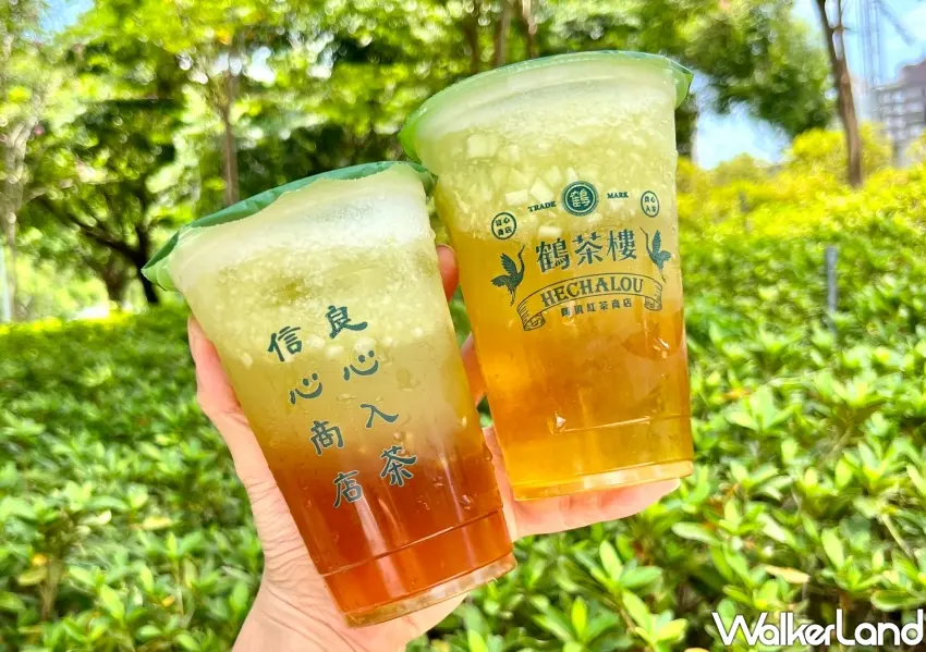 ▲「鶴茶樓」夏季強勢回歸「香瓜金萱青茶」，台灣在地美濃瓜打造沁涼冰沙口感，結合金萱青茶奶香韻味回甘。