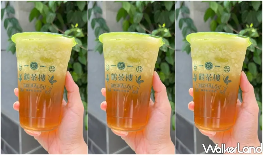 ▲睽違4年重現江湖，「鶴茶樓」「香瓜金萱青茶」挑戰手搖界最強瓜味飲品，加入將近半顆美濃瓜打造超狂消暑組合。