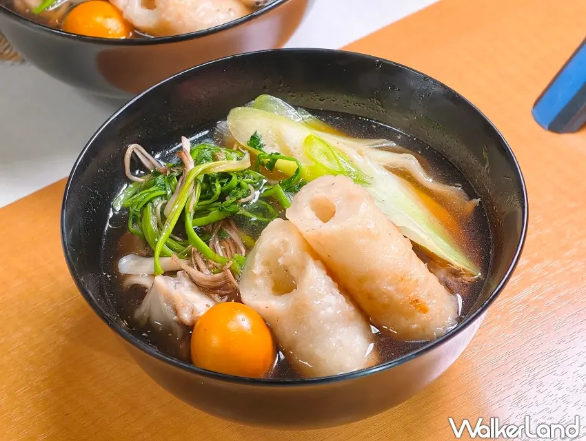 ▲米棒細小的孔隙吸收地雞精粹與野菜甜味,既紮實又Q彈。(攝影:楊婷雅)
