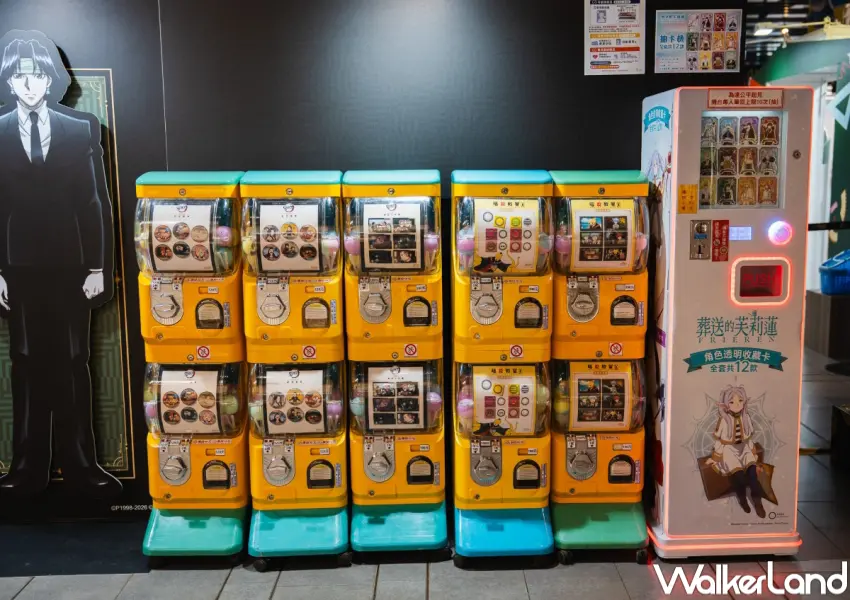 ▲三創超動漫研究社快閃店滿額送！單筆消費滿799元，就送你隨機動漫透明小海報或書籤。