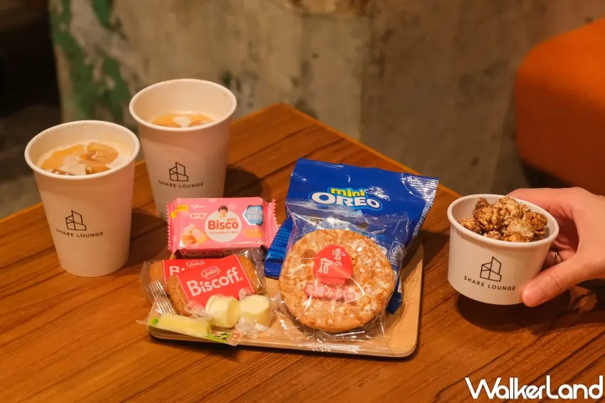 ▲TSUTAYA BOOKSTORE松菸店SHARE LOUNGE採計時收費,提供超過50款零食飲品無限取用。(攝影:張人尹)