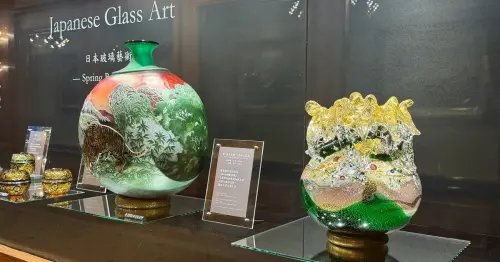 入住高雄漢來與國寶對話！黑木國昭玻璃藝術展盛大登場，極致金箔工藝刻劃極致奢華旅宿美學。