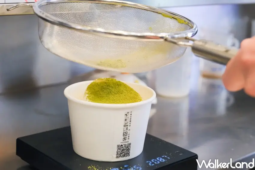 ▲可不可熟成茶行「生茶白玉冰淇淋」使用未經高度焙火的生茶粉,帶出細緻回甘與清新茶韻。(攝影:張人尹)