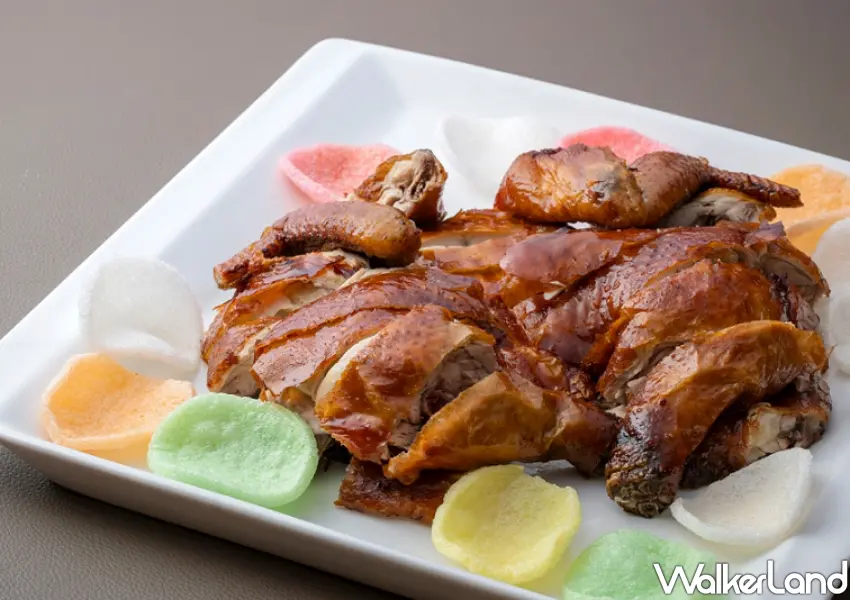 ▲經典粵菜脆皮炸子雞、遵循傳統工法打造皮脆肉嫩多汁口感。