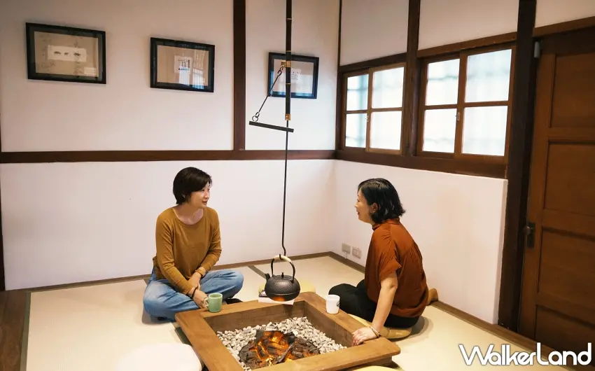 ▲「寶桑町屋」的迎賓區域有日式榻榻米與景觀火爐,在辦理入住、退房時也能得到短暫的休憩,更成為旅客互動交流的地方。 圖/雲品國際提供;窩客島整理