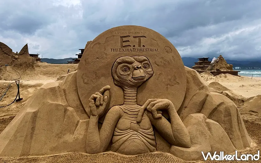▲經典科幻電影《E.T.》化身精緻沙雕作品,成為今年環球夏日沙雕派對的必拍亮點 。圖/福容大飯店提供;窩客島整理