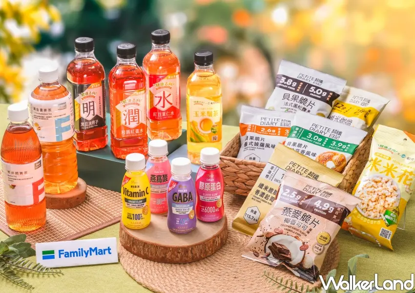 ▲全家喝健康飲品展示大人的生活維生素C飲、膠原蛋白飲，旁側搭配熱銷無咖啡因玉米鬚茶與超纖日記非油炸貝果脆片。