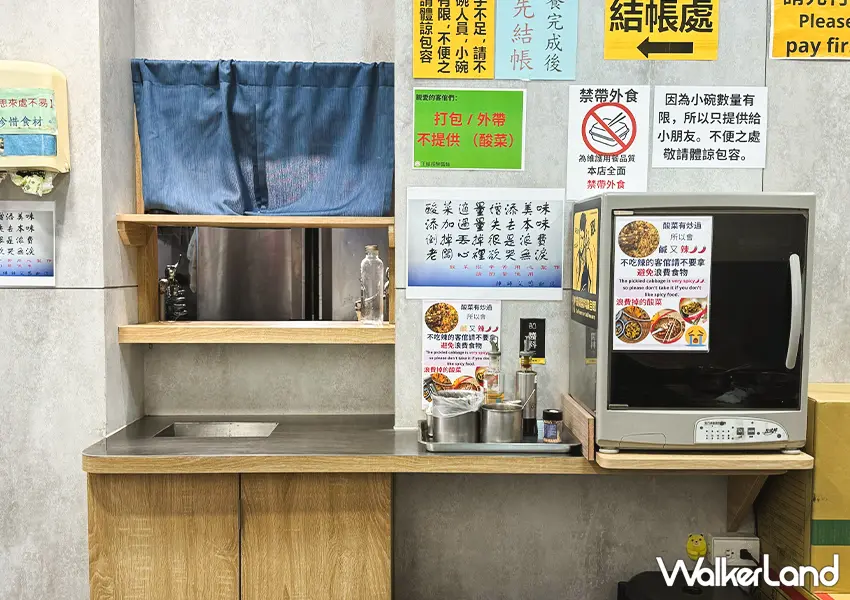▲士林美食推薦「王艇長酢醬麵」店內裝潢簡約樸實（攝影：蕭芷琳）