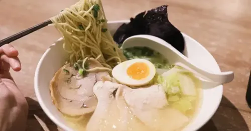 士林特色餐廳推薦5間！超粗炸醬麵、滷肉飯吃到飽，絕美森林系咖啡廳超好拍。