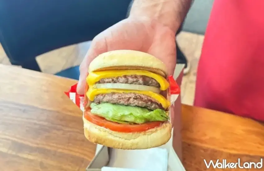 ▲In-N-Out台北快閃店只販售三款漢堡，每款數量有限。（攝影：編輯 李維唐）