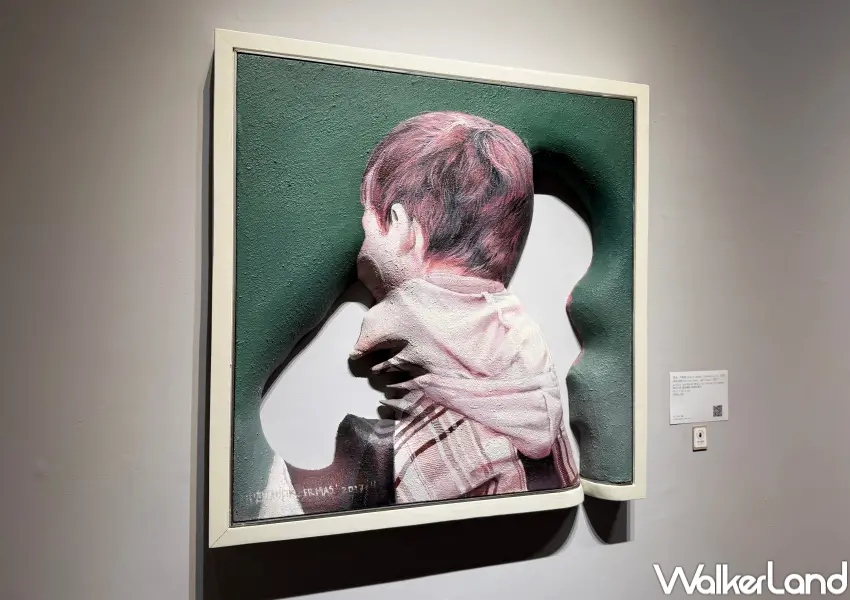 ▲免門票華山展覽!藝術家陶夫‧艾瑞馬透過立體、空白畫作勾勒出嬰兒被環抱的模樣。(攝影:鄭亦庭)