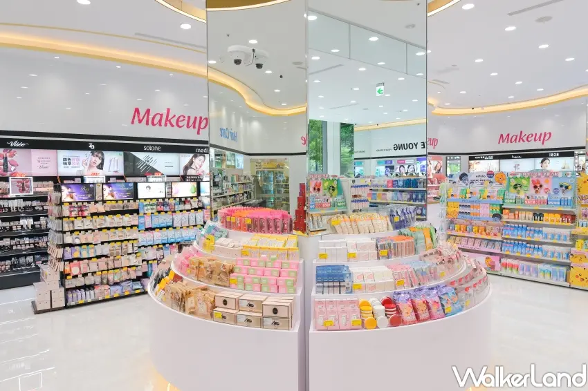 ▲康是美愿秀門市集結CLIO、3CE等韓系彩妝品牌，打造K-Beauty話題空間。（攝影：張人尹）