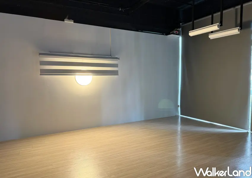 ▲板橋展覽免費入場！府中15《影像變奏曲》展出至6月14日，VR互動展區必玩。(攝影：鄭亦庭)