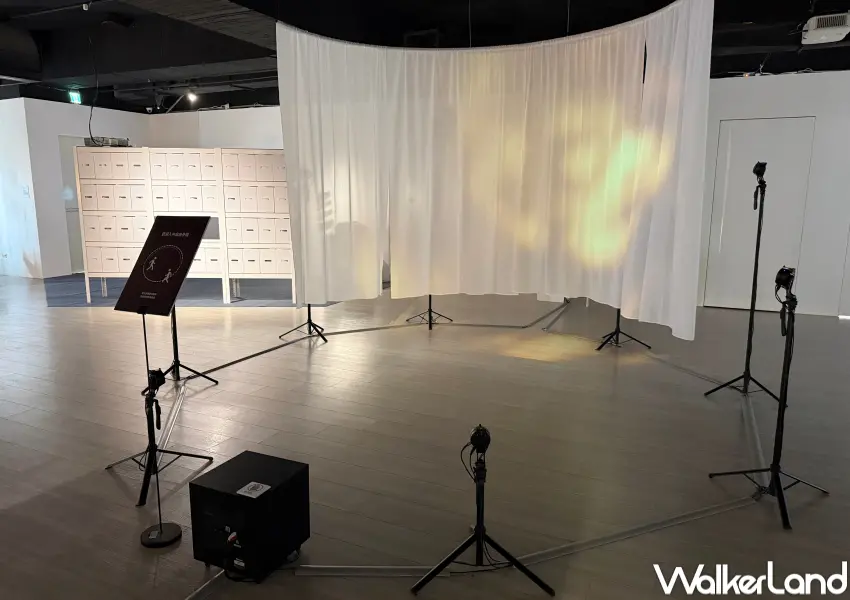 ▲板橋展覽免費入場！府中15《影像變奏曲》展出至6月14日，VR互動展區必玩。(攝影：鄭亦庭)