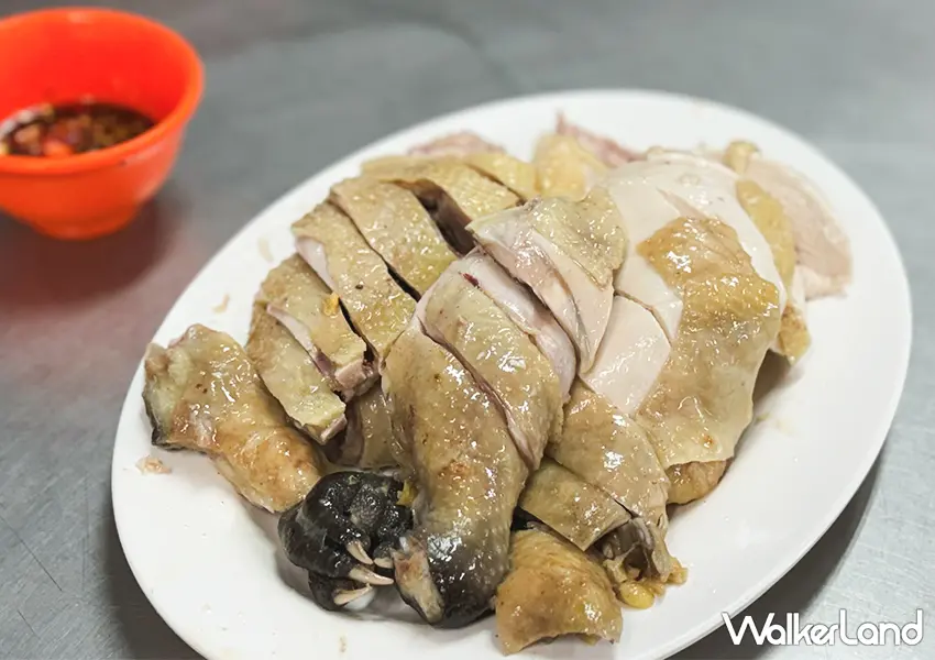 ▲萬里美食「安安土雞城」推薦菜單:招牌白斬放山雞(攝影:蕭芷琳)