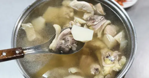 萬里美食推薦！安安土雞城 隱藏深山的在地美食，菜單必點白斬雞、竹筍雞湯。
