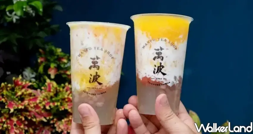 ▲萬波超狂招牌楊枝甘露加料爆棚，吸得到滑順椰漿與爆量西米露及小芋圓。(攝影：鄭雅之)