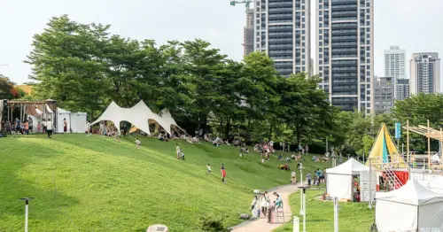 週末出發去躺平！全台7大野餐景點推薦，森林湖畔、遼闊草地怎麼拍都美。