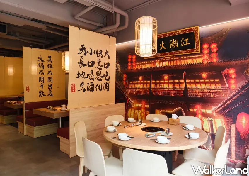 ▲蔣老爹愛吃鍋中山旗艦店搭配大口吃肉的霸氣書法與紅燈籠,營造出濃郁中式復古風情。(攝影:鄭雅之)