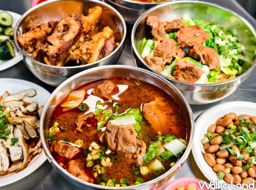 ▲鳳山夜市排隊40年牛肉麵老店「壳牛原汁牛肉麵」,以紅燒牛肉麵、牛肉拌麵與限量牛軟骨麵聞名。(美食好芃友提供)