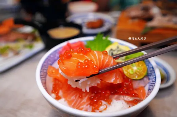 ▲捷運永安市場站美食推薦!千壽司主打新鮮日本料理,握壽司最低40元開吃。(攝影:部落客 靜怡&大顆呆)