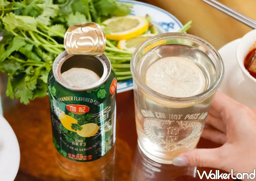 ▲詹記新推出的「檸檬片香菜風味蘇打」有整片新鮮檸檬片。(攝影:鄭雅之)