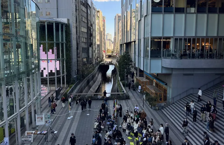 ▲被稱為澀谷流線的SHIBUYA STREAM，則是新南口這側的代表商業建築。
