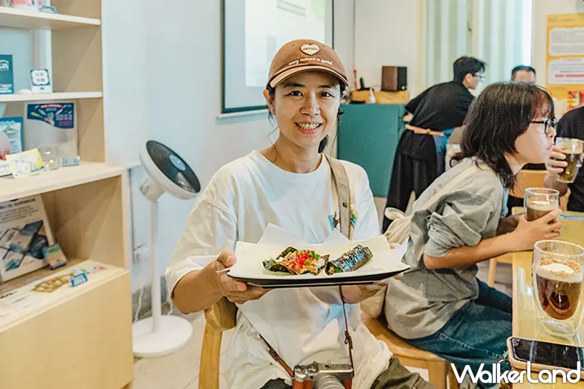 ▲深受熟齡旅客喜愛的洄遊吧食魚體驗，不只能親手製作極具地方特色的漁人飯捲，更能透過有趣的互動將豐富的海洋知識帶回家。圖／福容大飯店提供；窩客島編輯李維唐整理